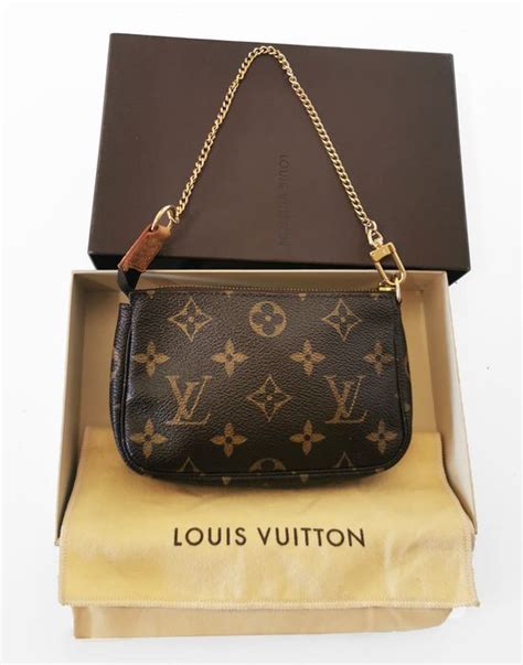 pochette louis vuitton con catena|louis vuitton monogram handbags.